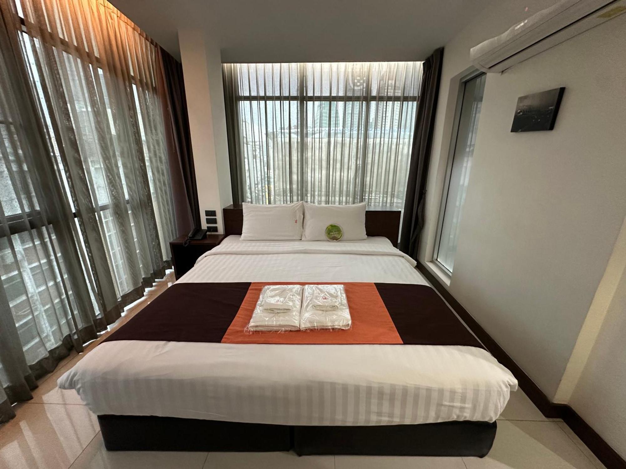 Collection O The Bangkok Airport Link Suite Luaran gambar